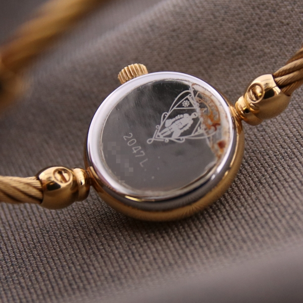 GUCCI】ヴィンテージ グッチ 2047L クォーツ 中古 レディース