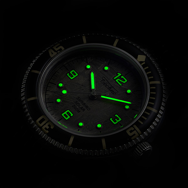 スカイブルーメテオライト文字盤