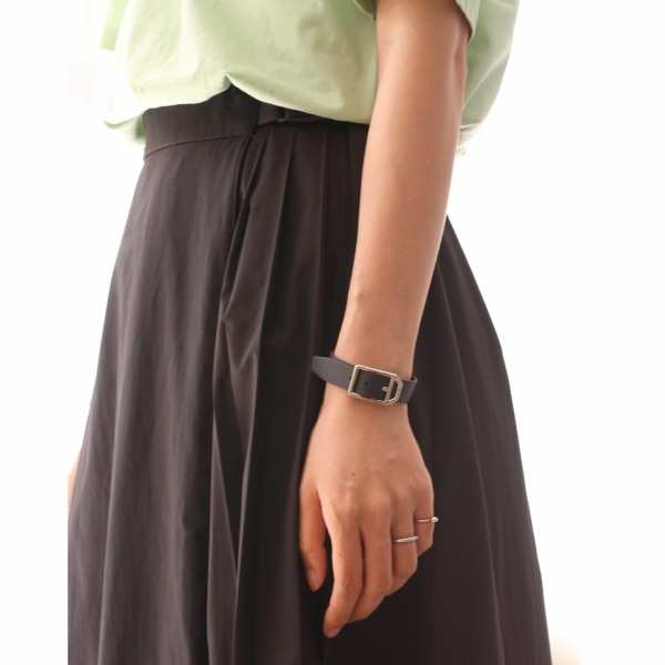 ダークブラウン