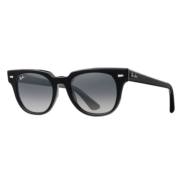 ray ban meteor on face